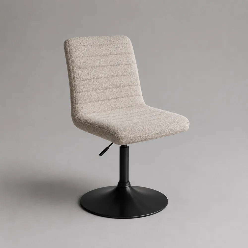 Sedia da pranzo girevole in tessuto bouclé beige con base in acciaio nero 55 x 60 x 85 cm