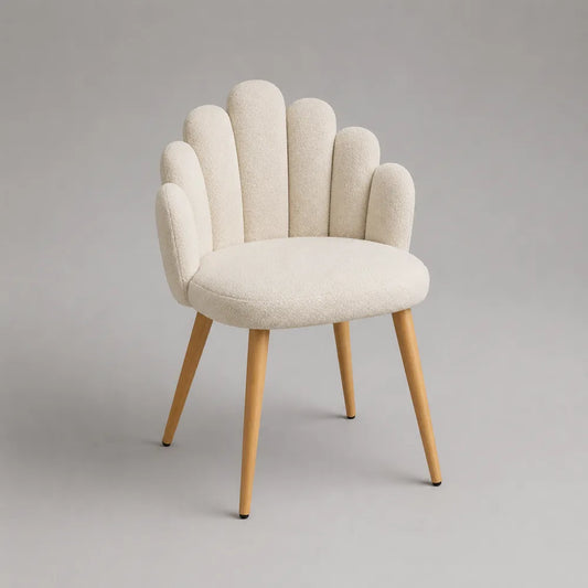Sedia da pranzo imbottita in tessuto bouclé beige con gambe in legno naturale 58 x 60 x 82 cm