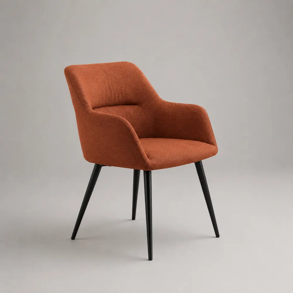 Poltrona da pranzo imbottita in tessuto arancione con gambe in acciaio nero 60 x 65 x 82 cm